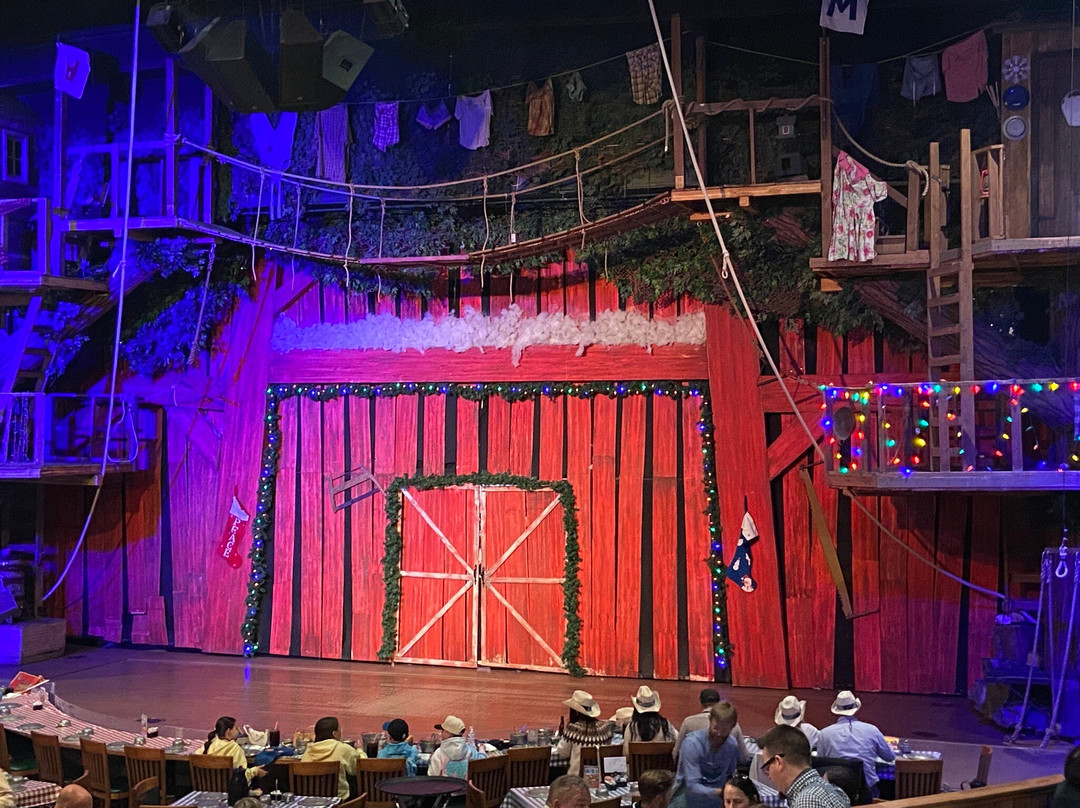 Hatfield & McCoy Dinner Show-皮金福奇必去景点