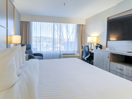 鸽子谷假日酒店主图