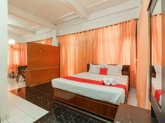 RedDoorz @ Tuktuk Danau Toba