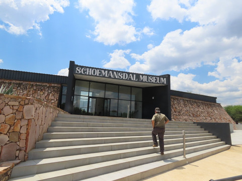 Lourie Trips & Tours-路易特里哈特必去景点