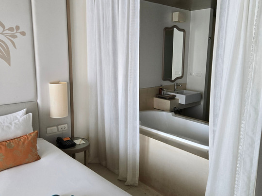 傲世普吉岛酒店主图