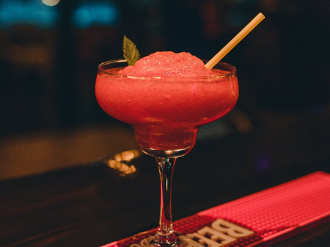 Tiki-Bar-甘迪亚海滩必去景点