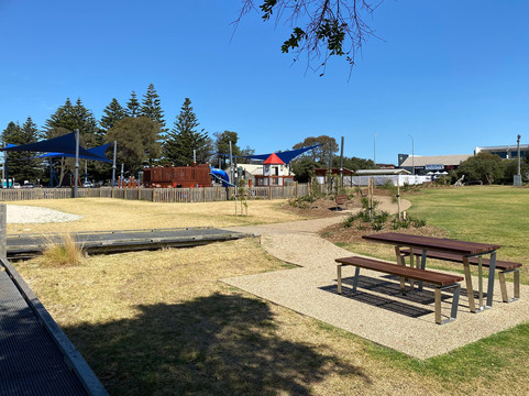 Ryes Up Community Playground-拉伊必去景点