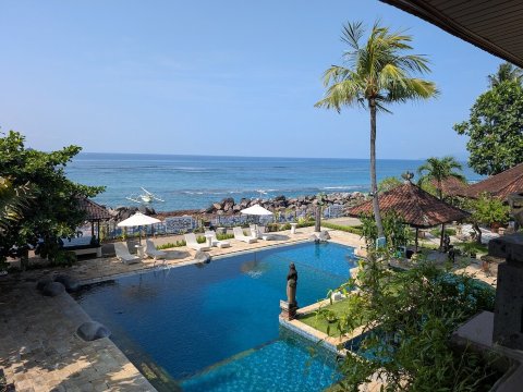 卡迪达萨普里巴古斯酒店-泳池