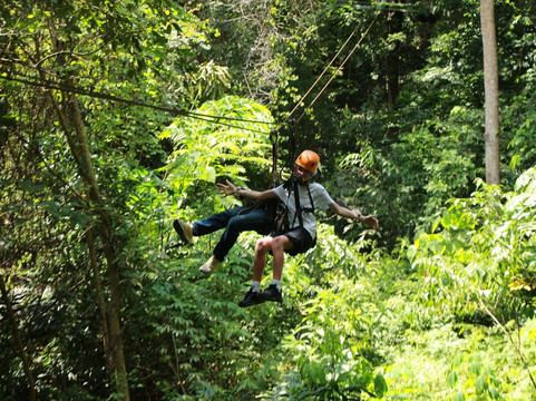 Hawk Adventure Zipline Park  Samui-红统必去景点