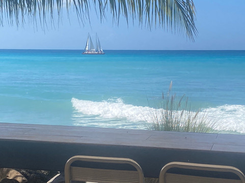 Drift Ocean Terrace Lounge-Holetown必去景点