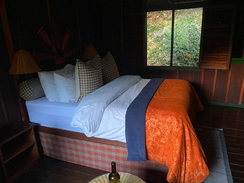 特罗根旅社主图