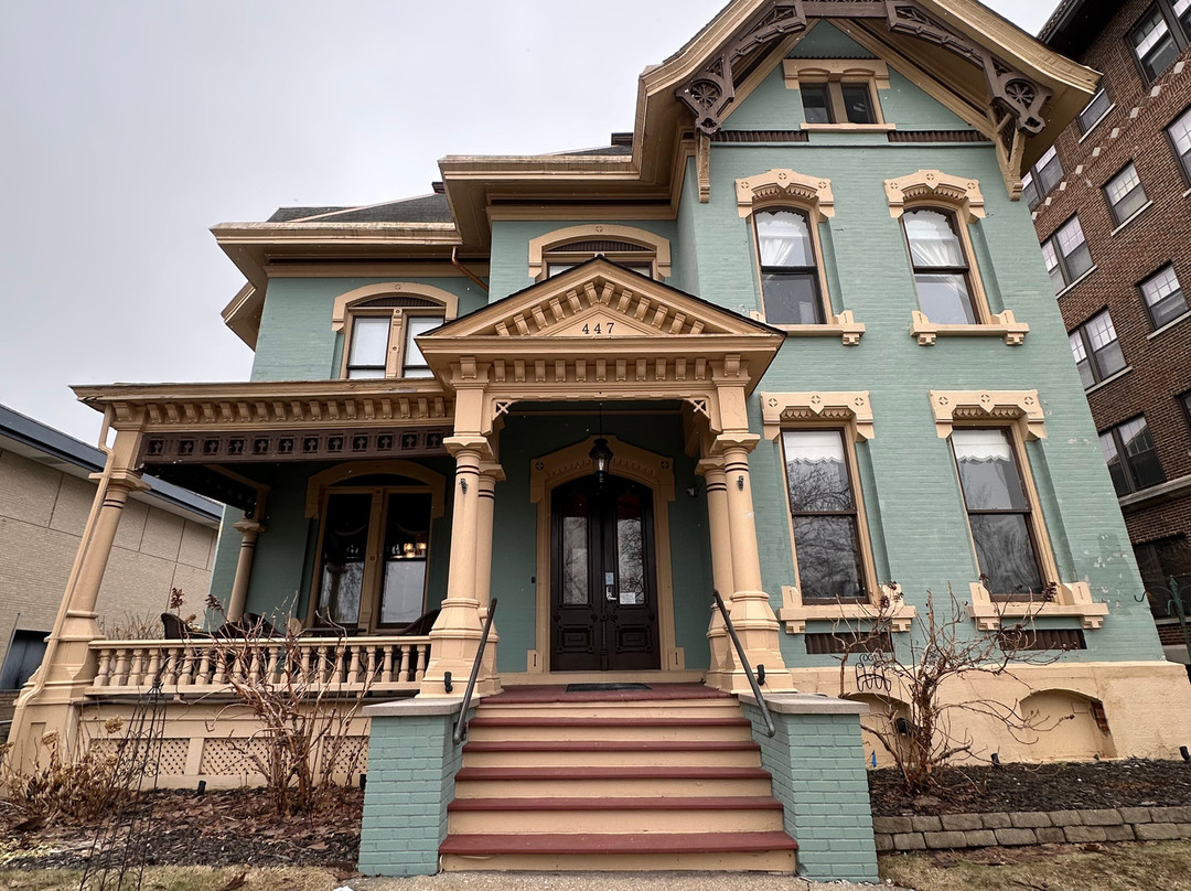 卡拉马祖市中心酒店及套房主图