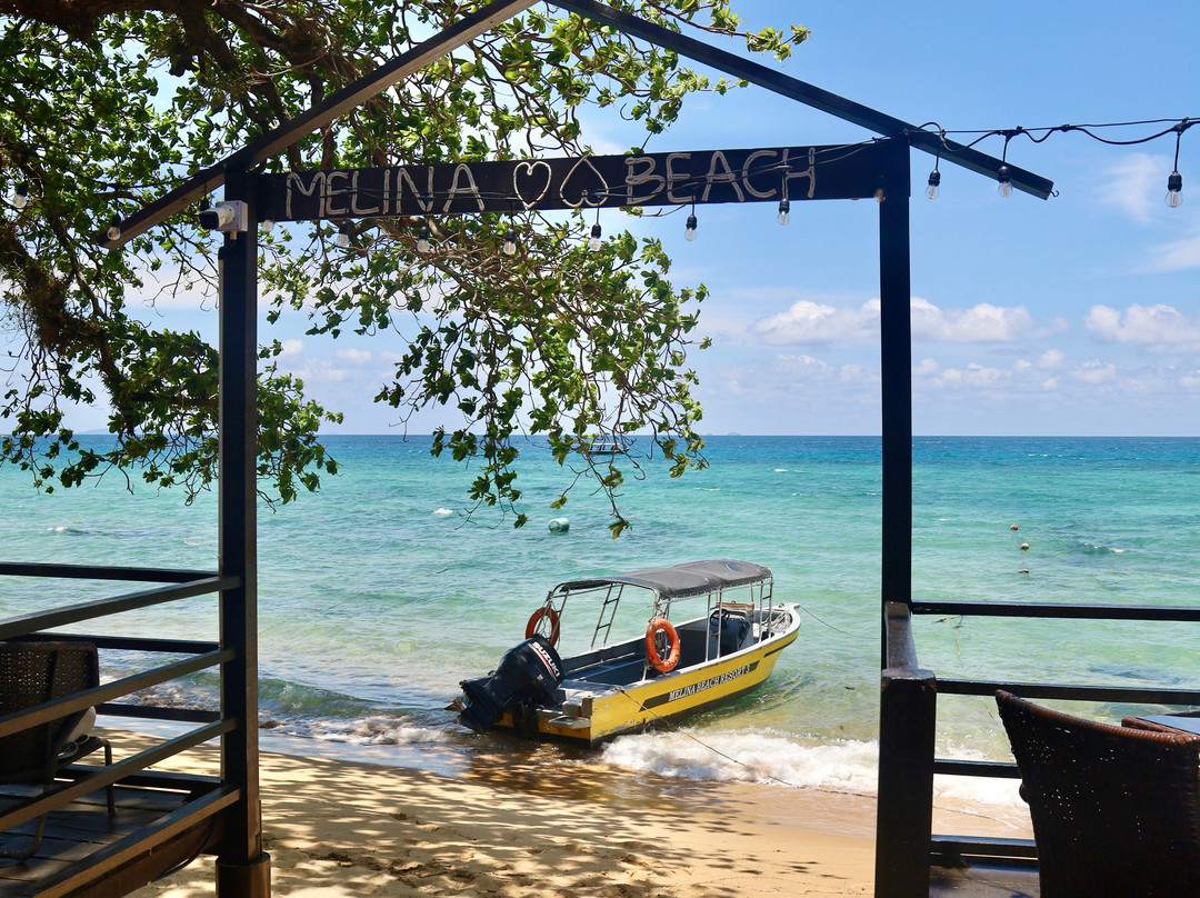 梅丽娜海滩度假村酒店主图