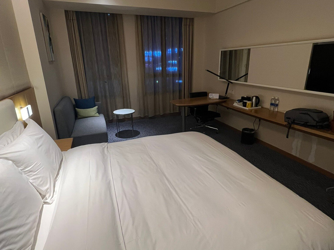 南通叠石桥家纺城智选假日酒店主图