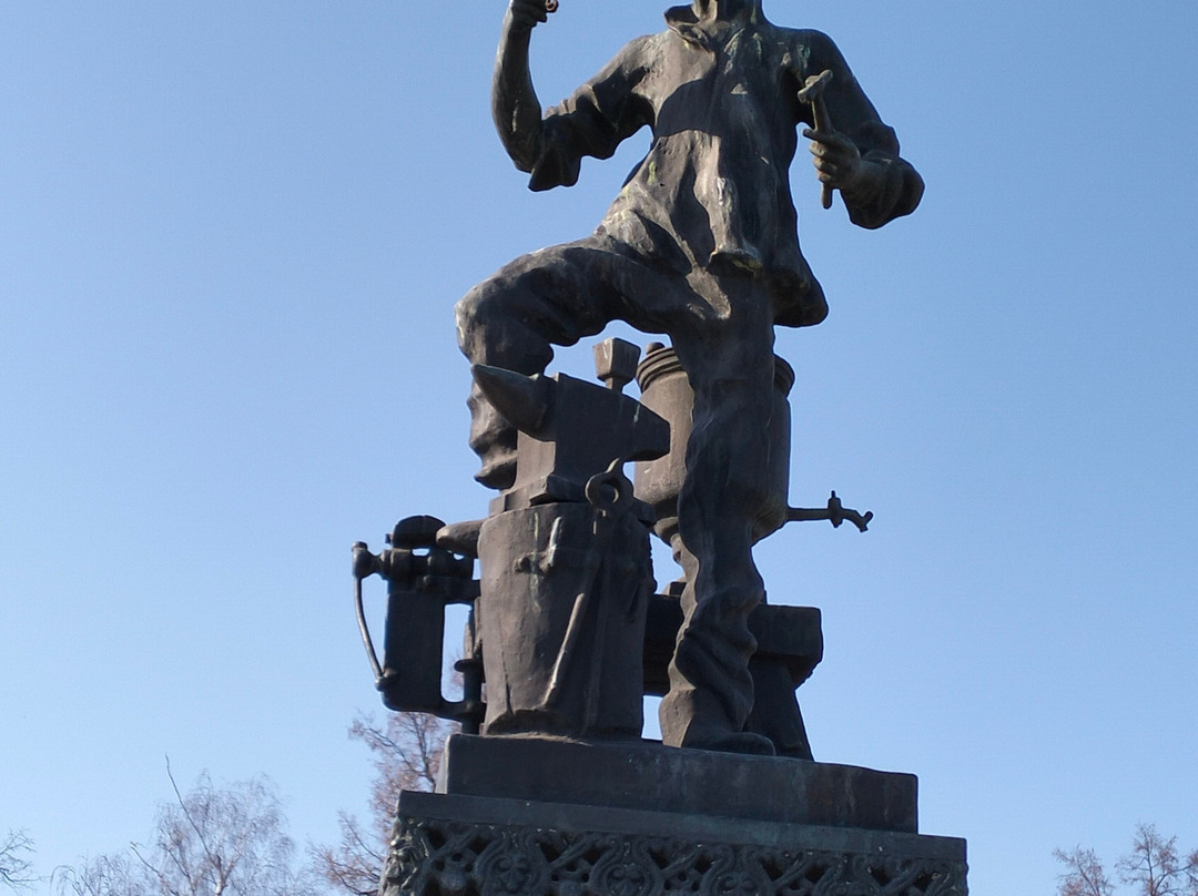 Monument to Nikolai Semenovich Leskov-Oryol必去景点