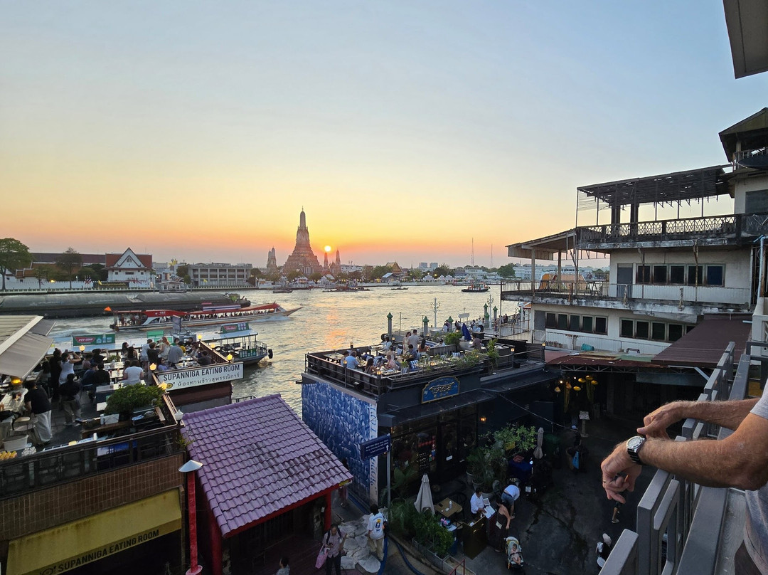 曼谷-里瓦阿伦酒店主图