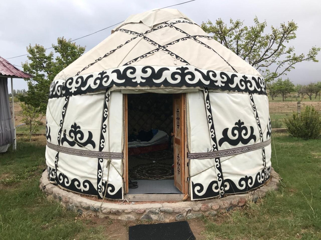 Guest House and Yurt Camp "Aktan"