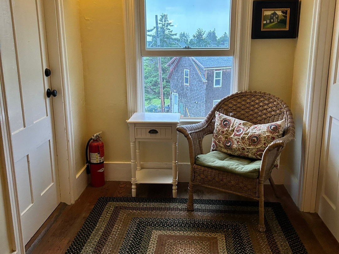 The Monhegan House主图