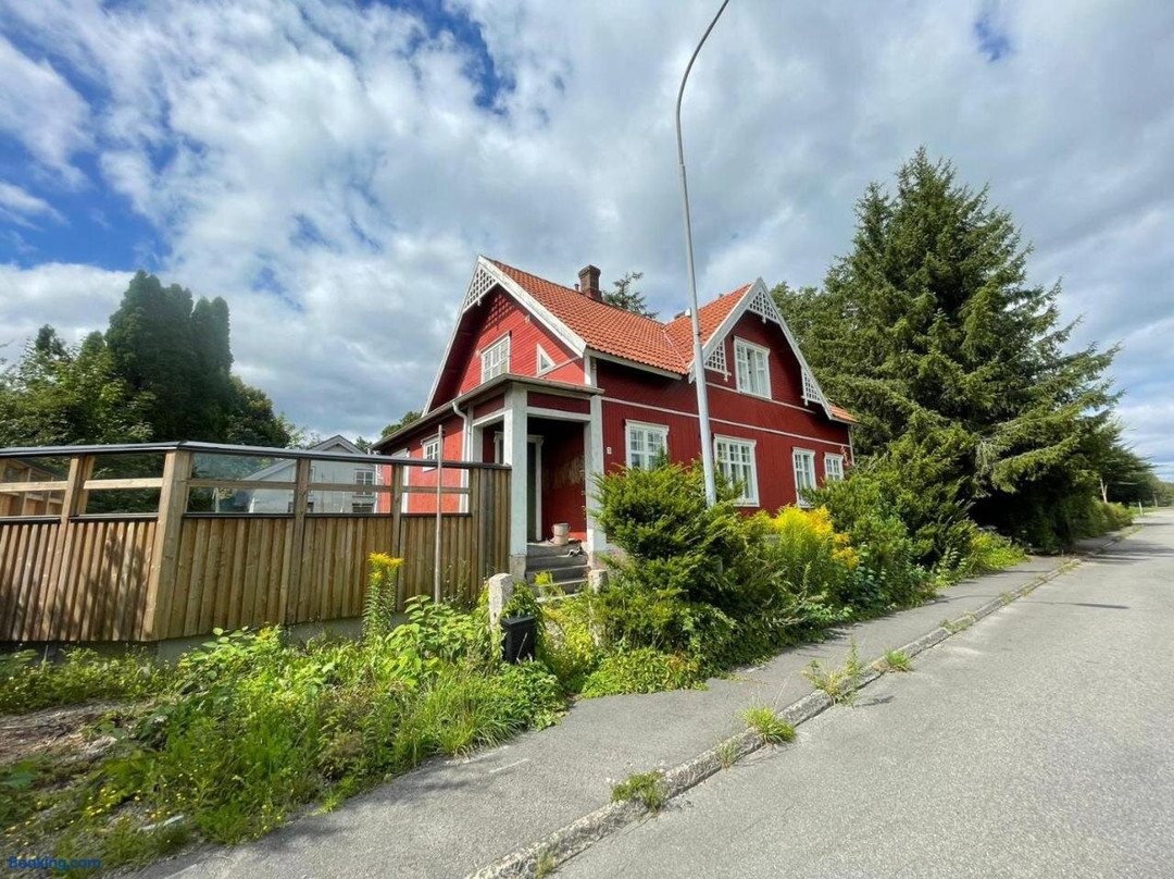 Outintic House
