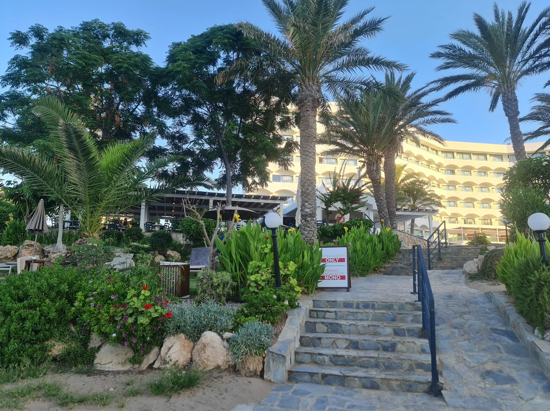 水晶温泉海滩酒店主图