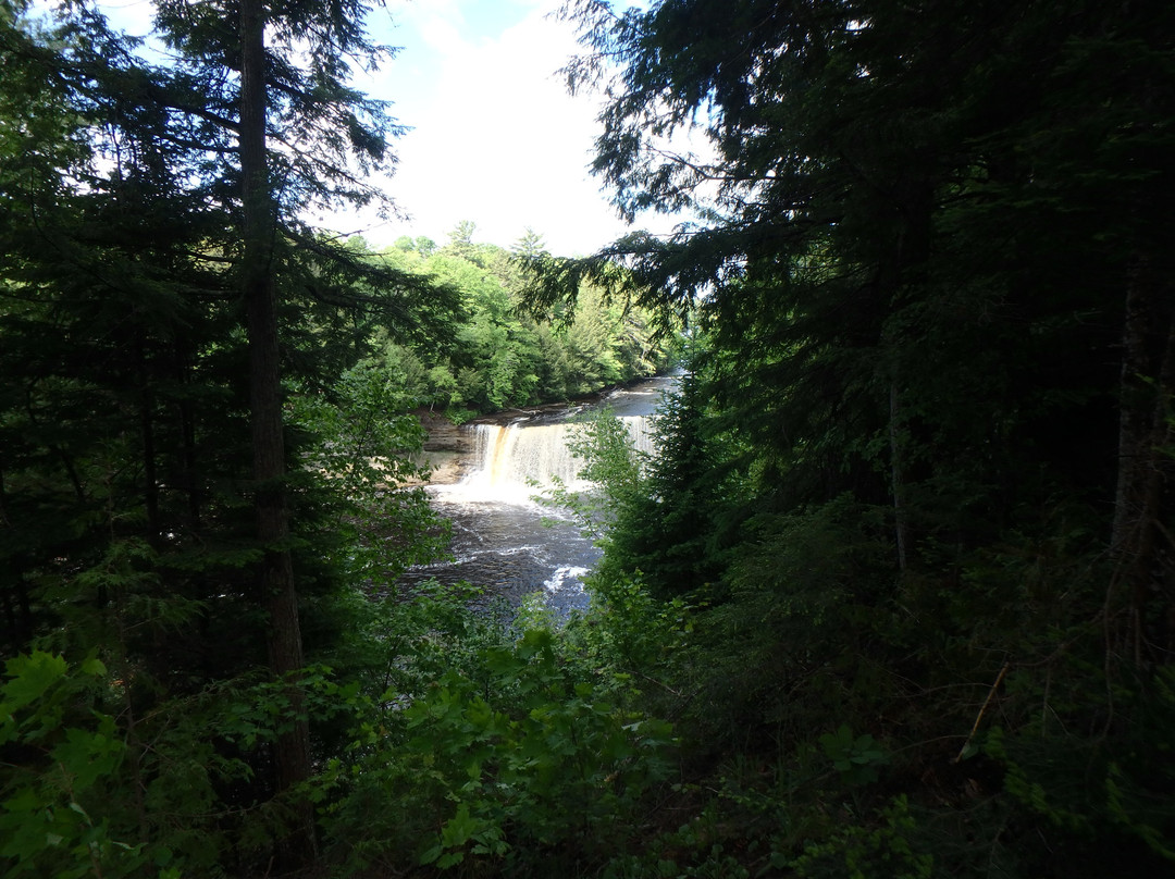 Tahquamenon Falls State Park-Paradise必去景点