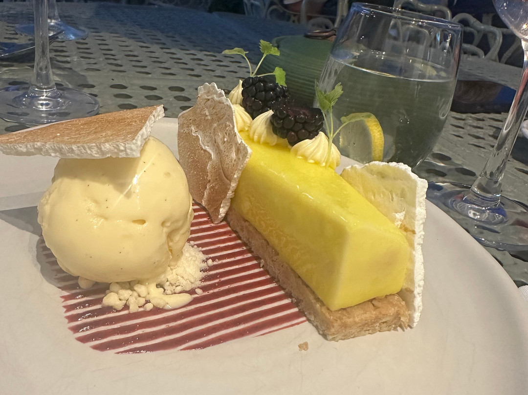 圣布雷拉德湾酒店主图