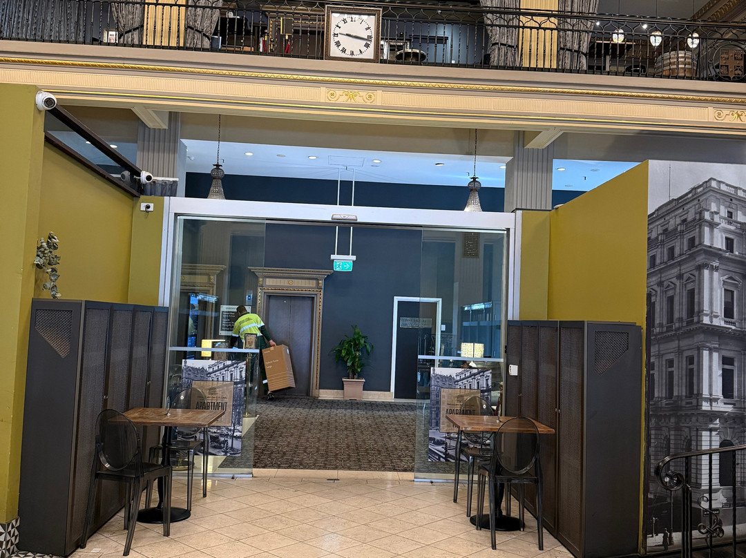 柯林斯珍宝酒店主图