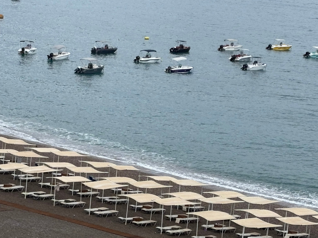 马勒布鲁林多斯湾渡假温泉酒店主图