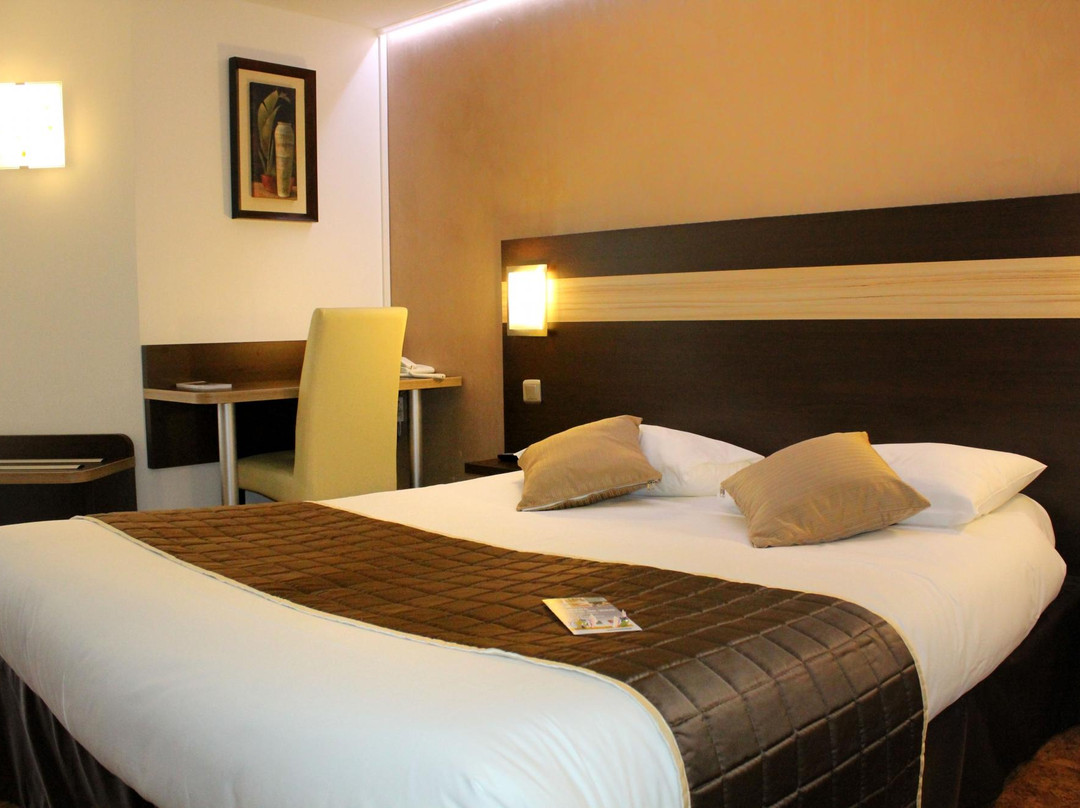 Hotel Restaurant La Chaumiere Les Mureaux