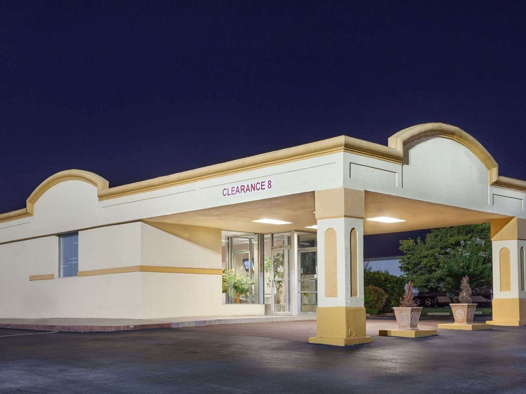 Days Inn by Wyndham McDonough