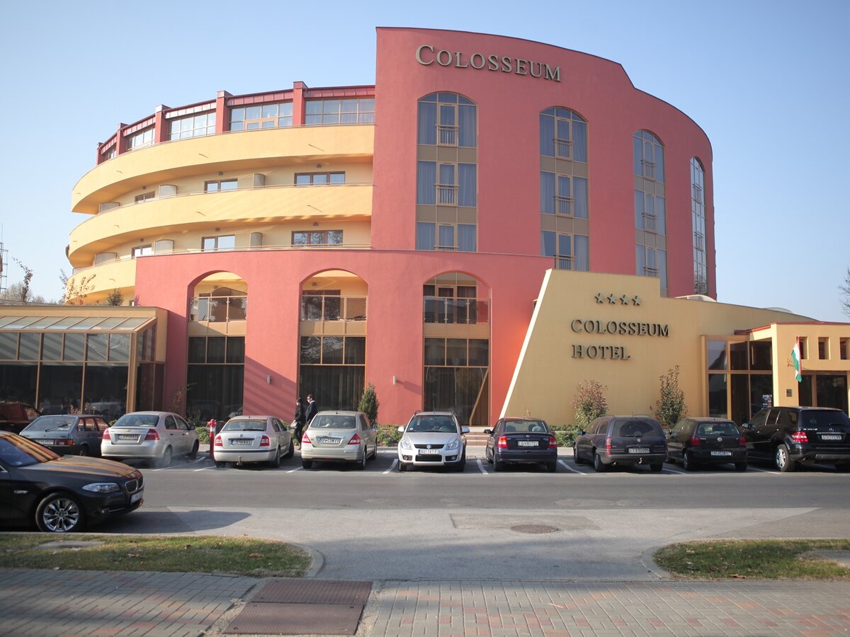Colosseum Hotel Morahalom-官方