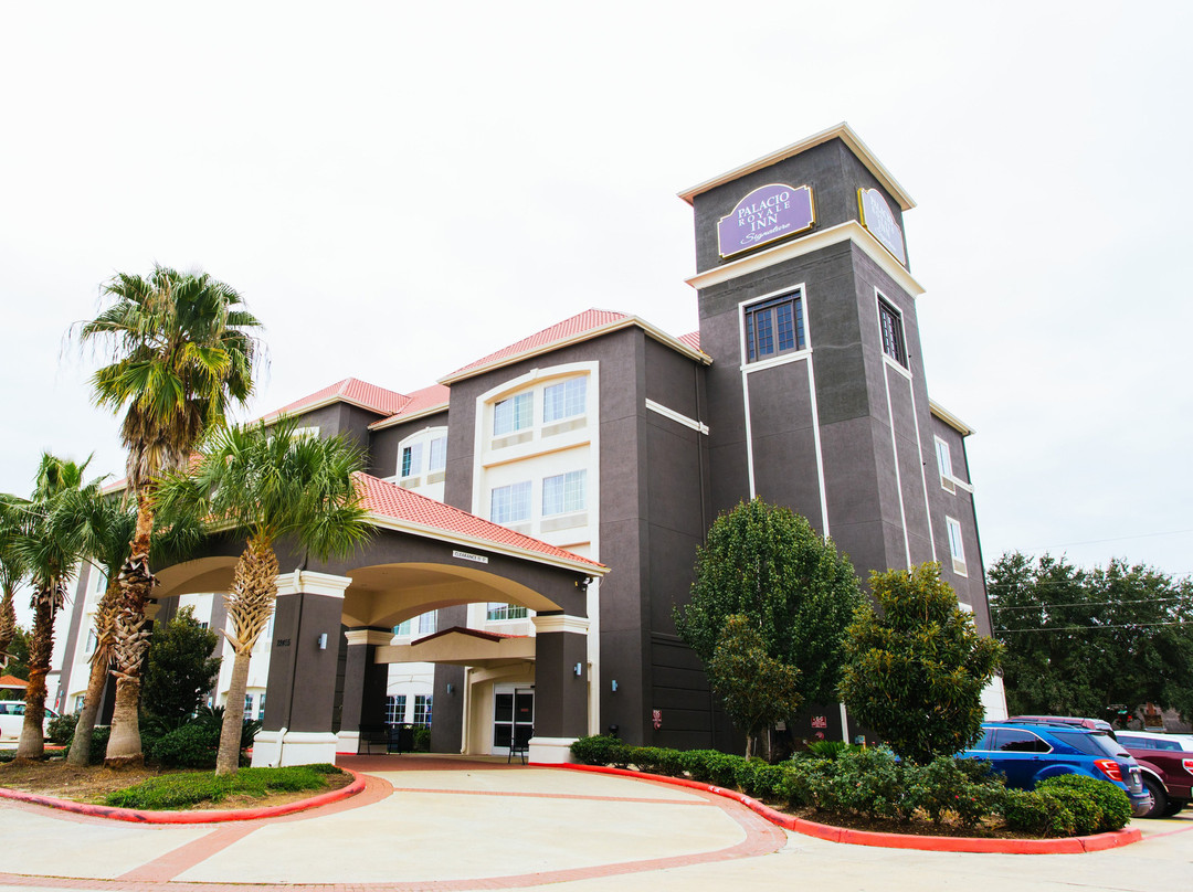 Palacio Royale Inn Signature