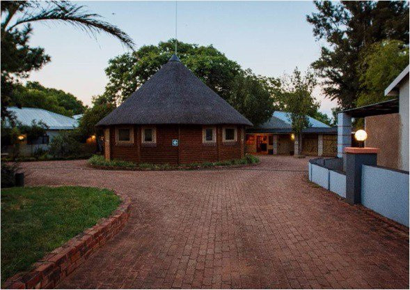 Malibu Country Lodge