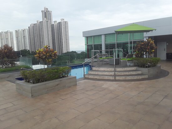 Ramada Plaza By Wyndham Panama Punta Pacífica-泳池