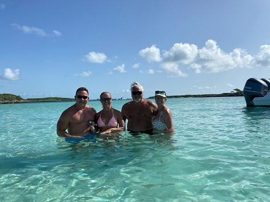 ROYAL TREATMENT LIMO TAXI & TOURS CO.-拿骚必去景点