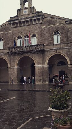 Palazzo del Municipio-Rocca San Giovanni必去景点