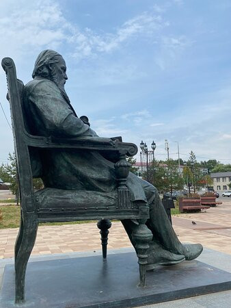 Monument to M. Ye. Saltykov-Shhedrin景点图片