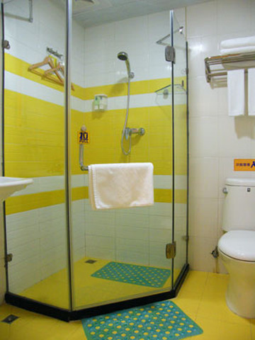 7天上海徐家汇龙漕路地铁站店主图