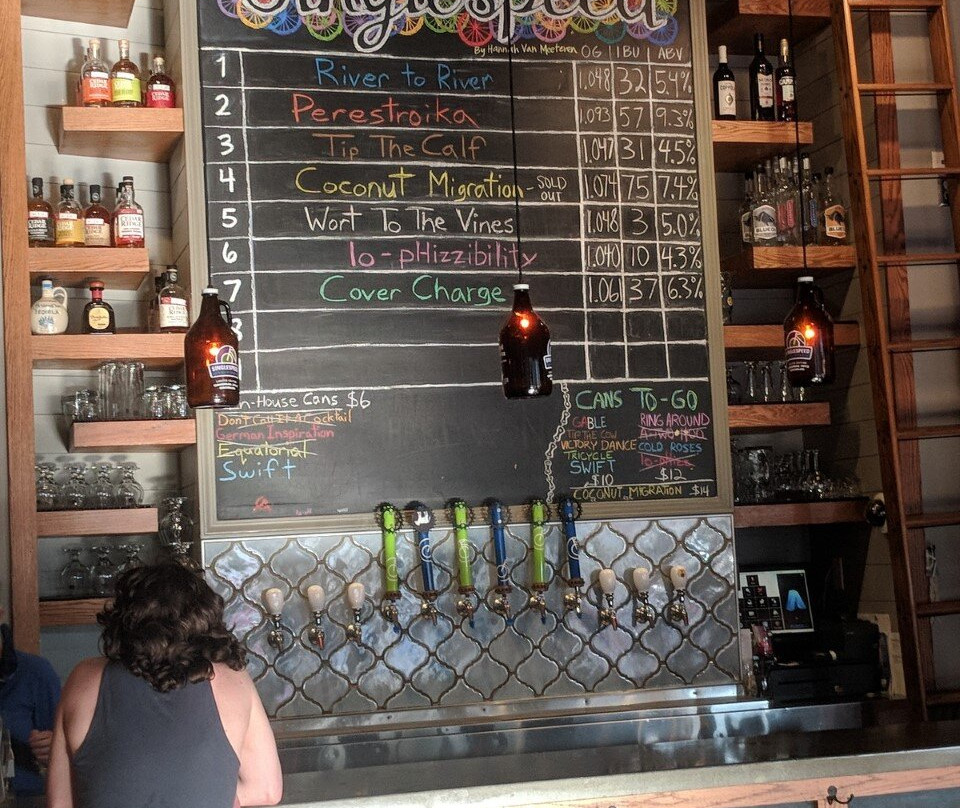 The Black Hawk Hotel主图