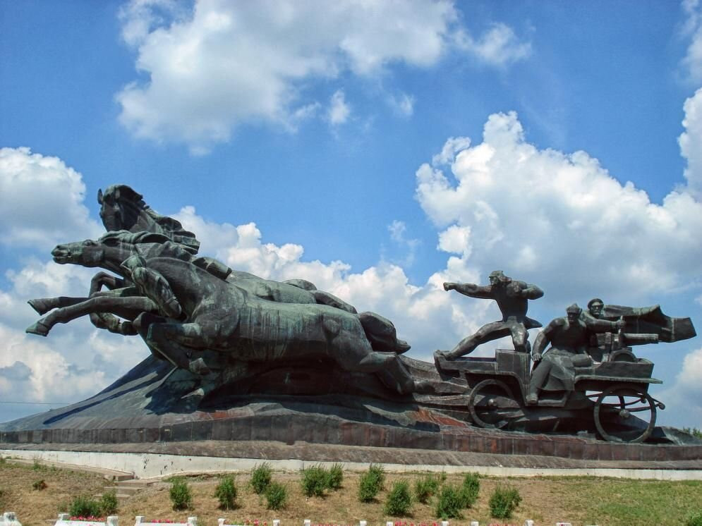 Pamyatnik Tachanka景点图片