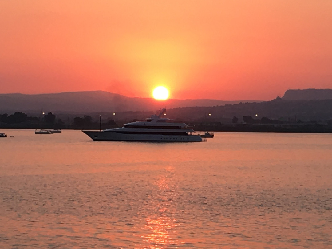 锡拉库扎餐馆和美食-SunSet Ortigia e Champagneria