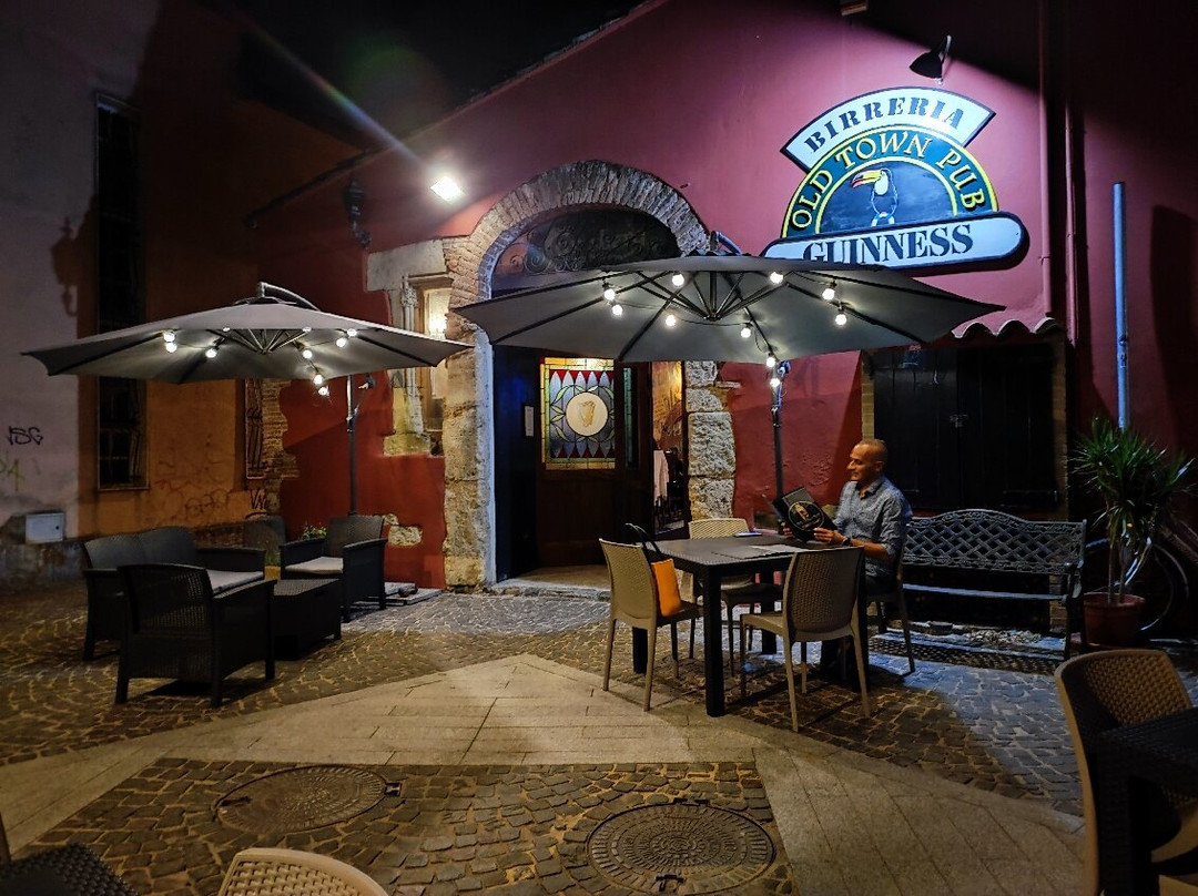 Friends Old Town Pub