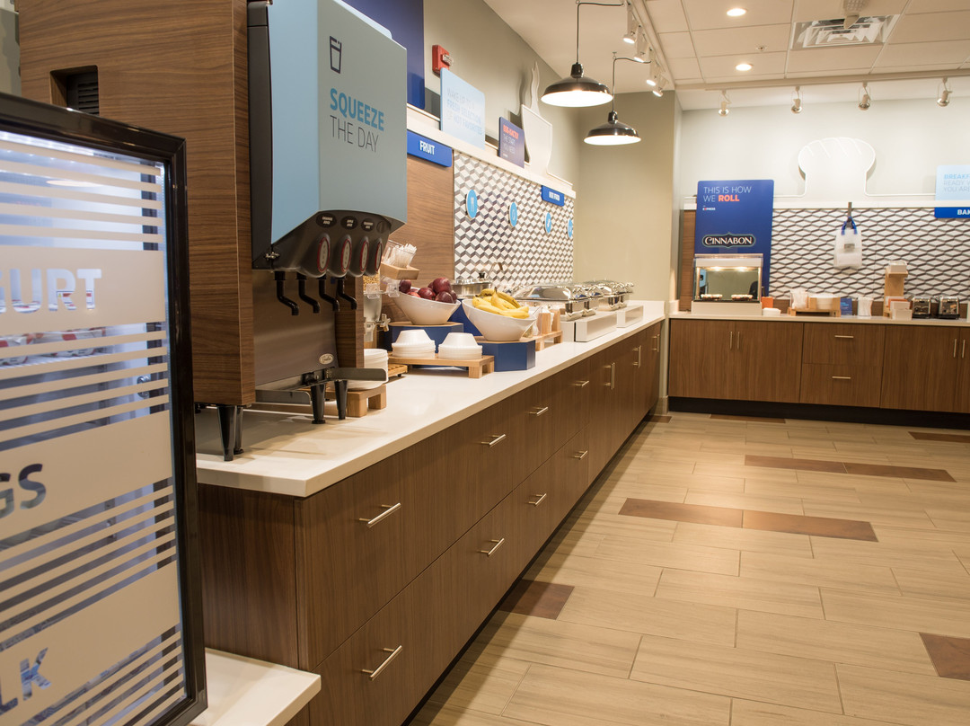 Holiday Inn Express & Suites Warsaw By IHG主图