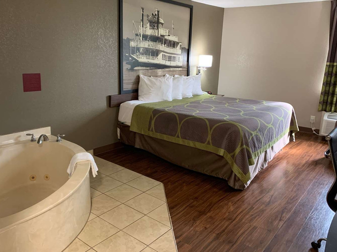 Super 8 by Wyndham Hernando主图