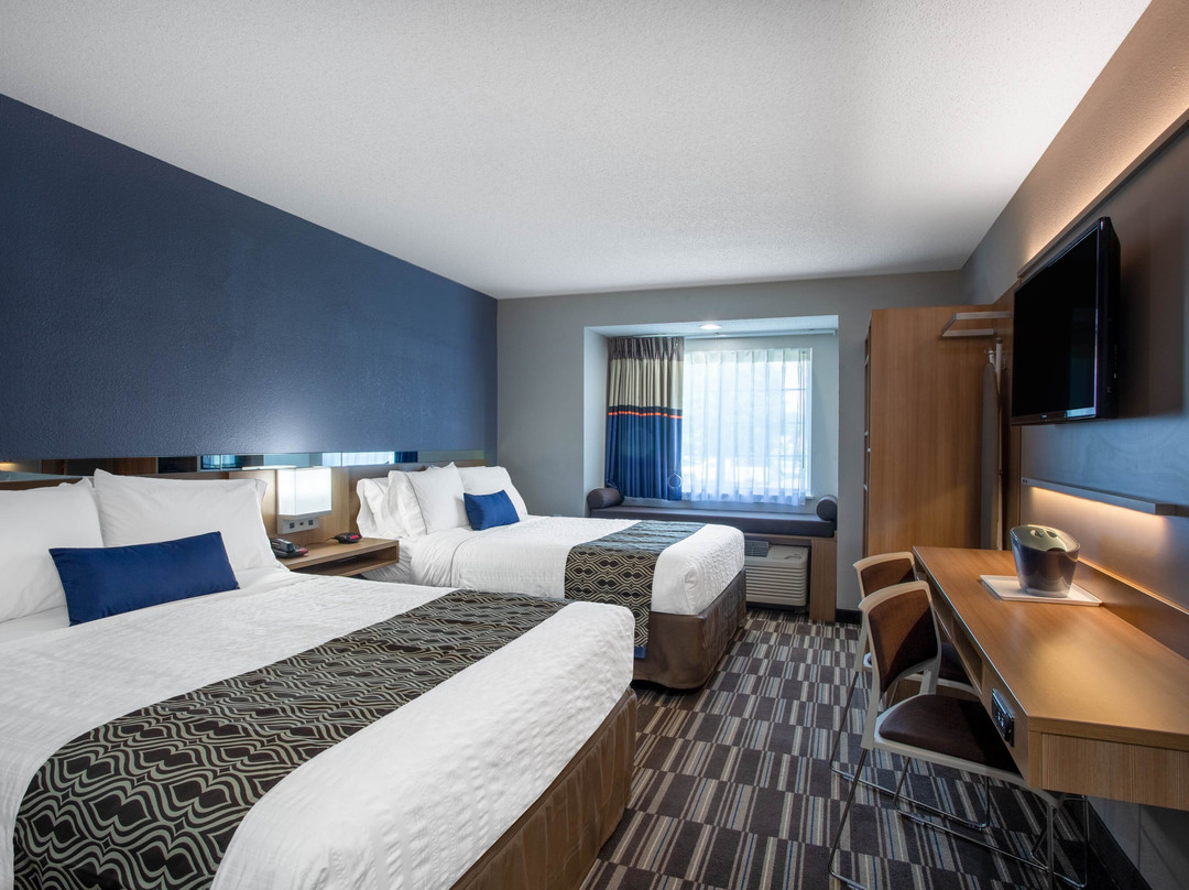 Microtel Inn & Suites by Wyndham Burlington主图