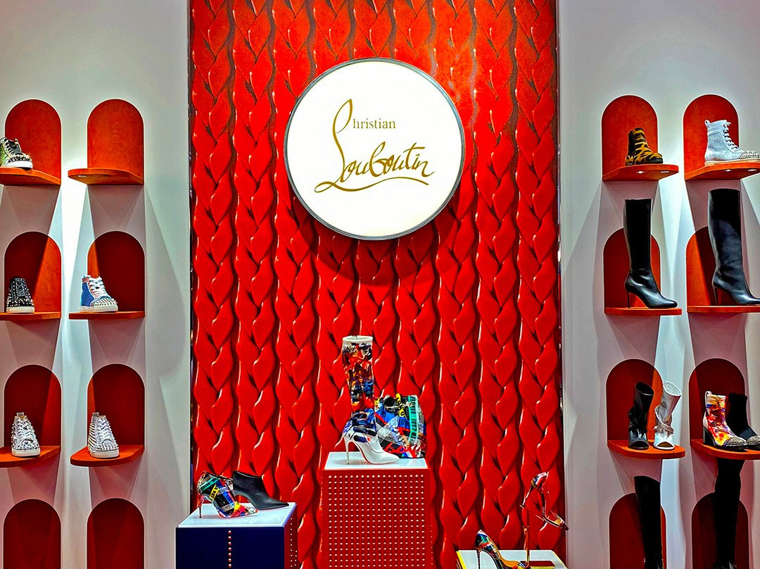 Christian Louboutin Outlet景点图片