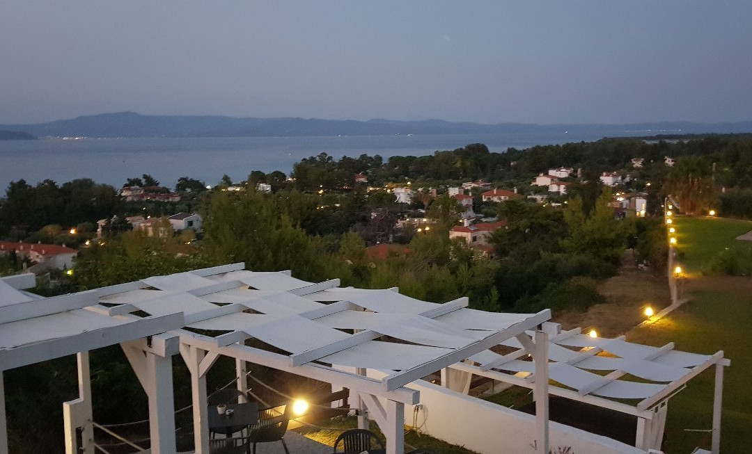 Bungalow White Tennis Apartments & Suites主图