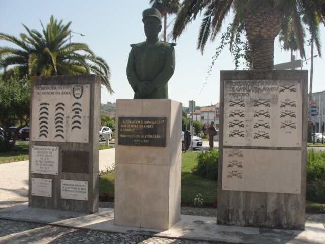 Homenagem a Mouzinho de Albuquerque-Batalha必去景点