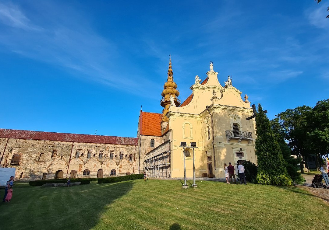Pocysterski kościół i klasztor z XIII w.