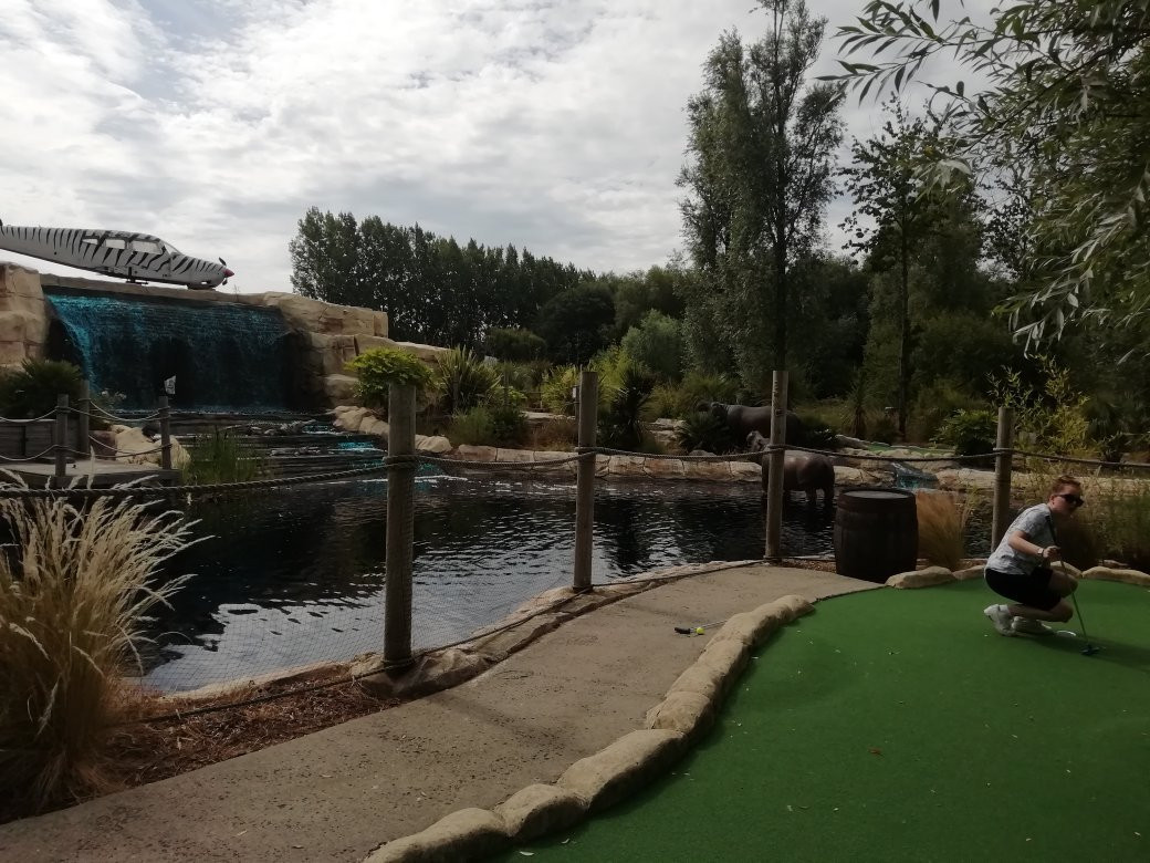 Jungle Paradise and Oceans Paradise Adventure Golf景点图片