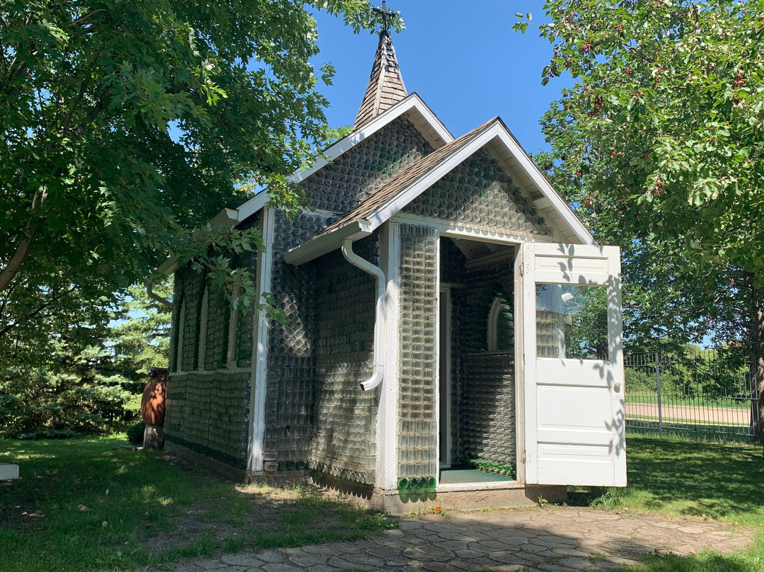 Glass Bottle House and Church-Treherne必去景点
