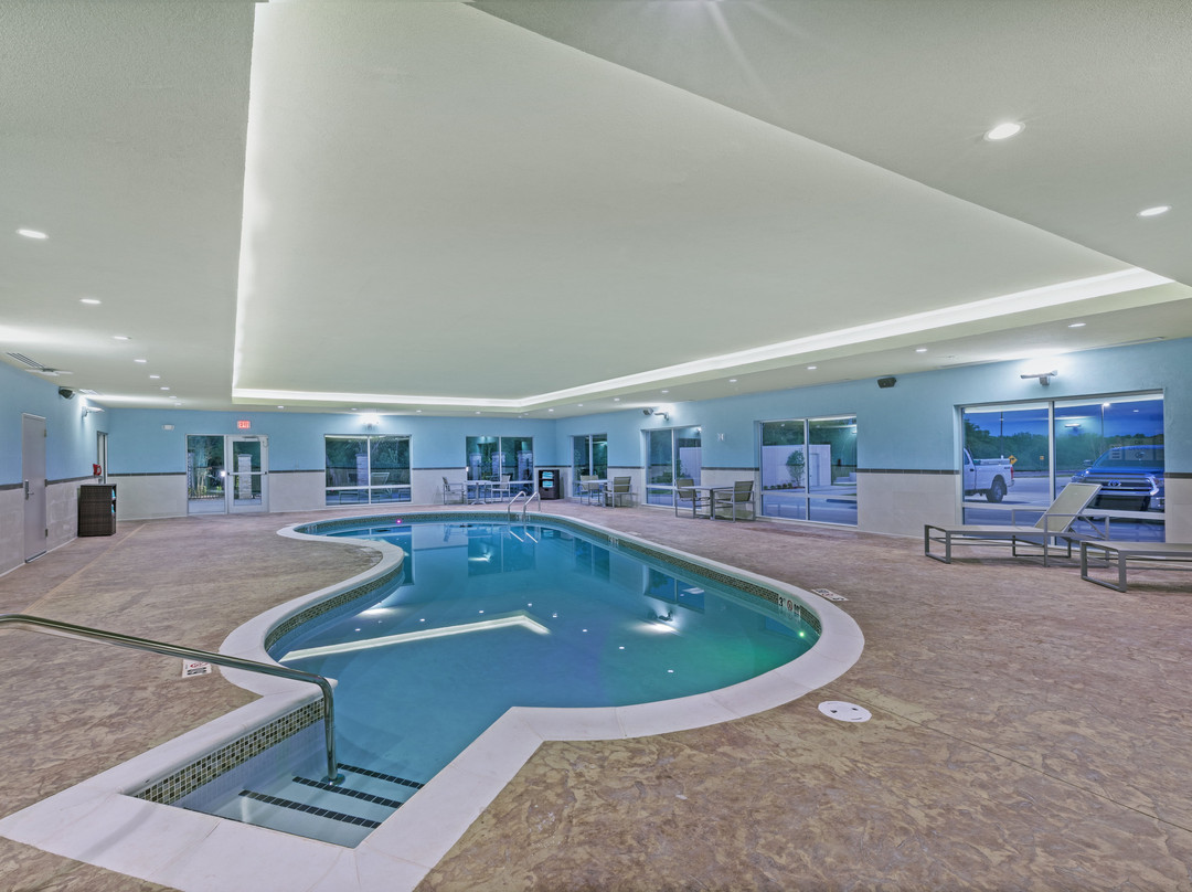 Holiday Inn Express & Suites Parsons By IHG主图