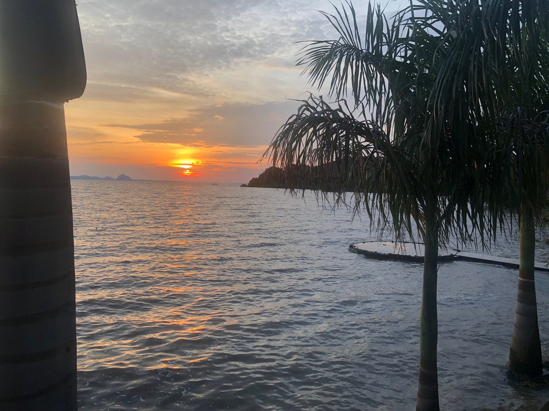 The Golden Rays Resort主图