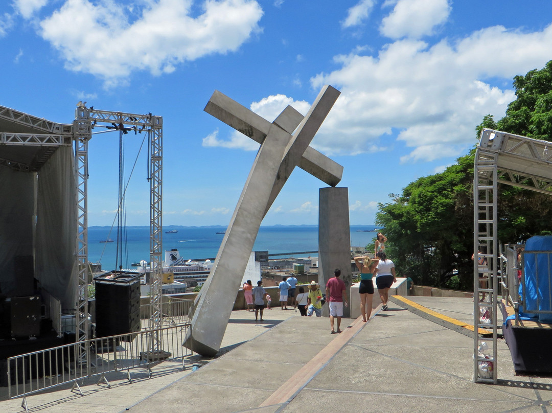 Monumento da Cruz Caída-萨尔瓦多必去景点